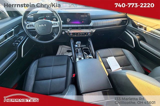 Used 2024 Kia Telluride EX w/ EX Captain's Chair Package image 12