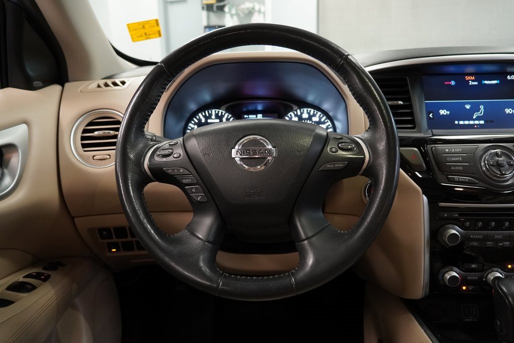 Used 2019 Nissan Pathfinder SV image 17