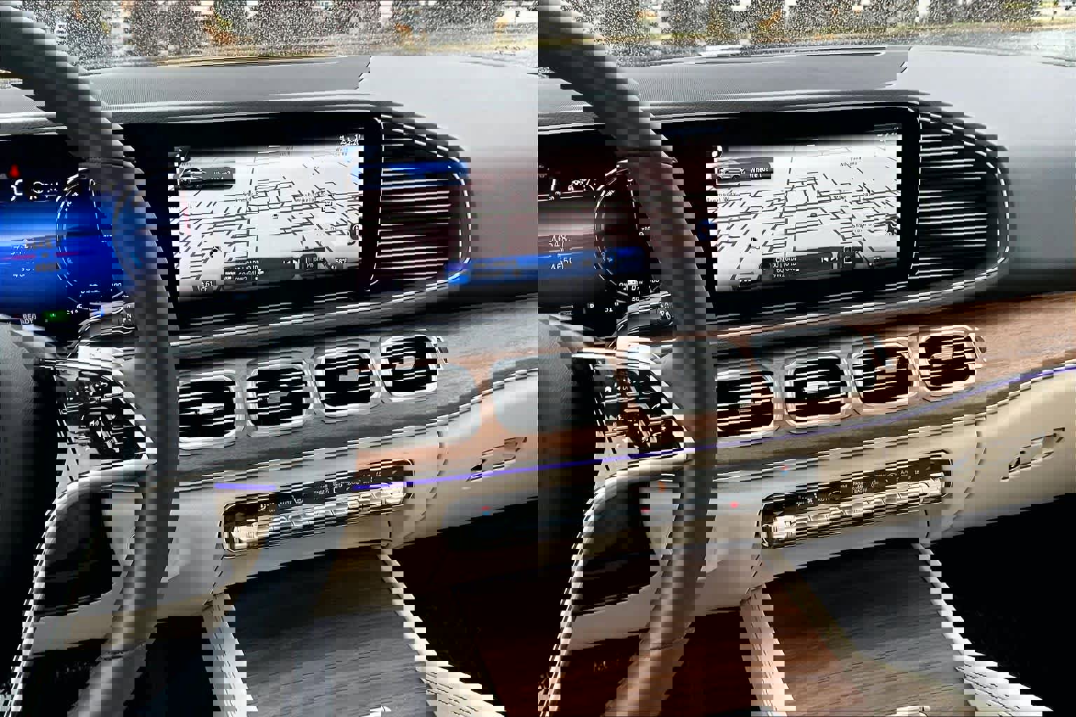 Used 2025 Mercedes-Benz GLE 450e 4MATIC image 7