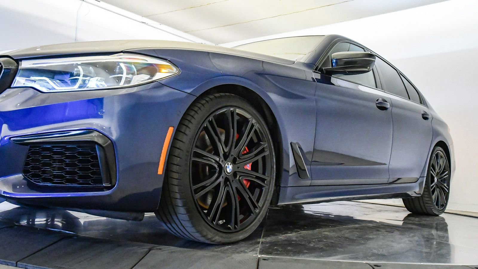 Used 2020 BMW M550i xDrive w/ Executive Package image 9