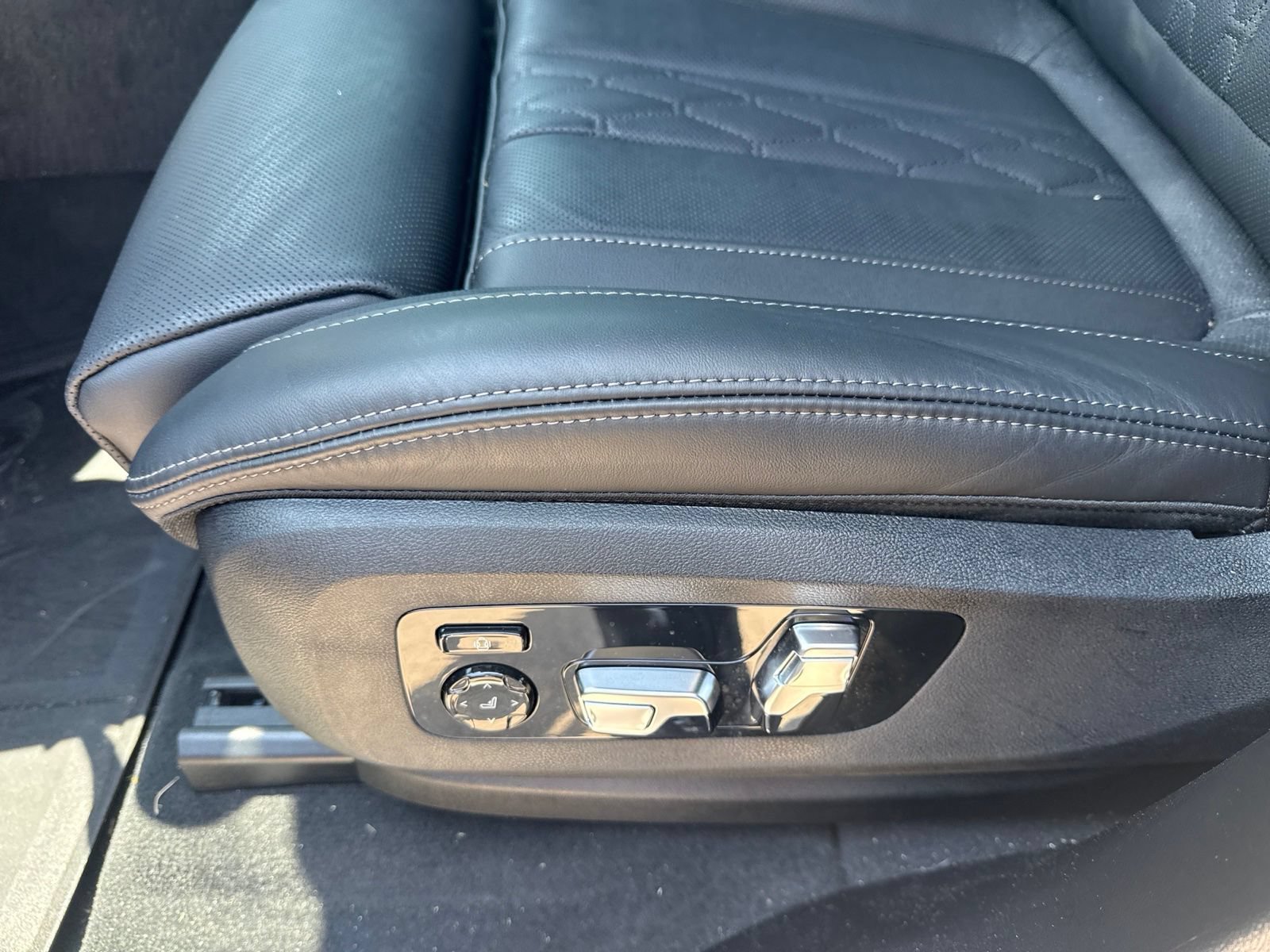 Used 2026 BMW X5 M60i AWD/4WD image 17