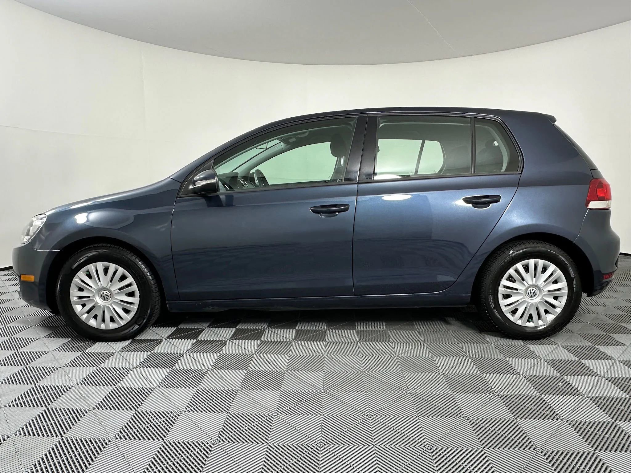 Used 2013 Volkswagen Golf 4-Door FWD image 5
