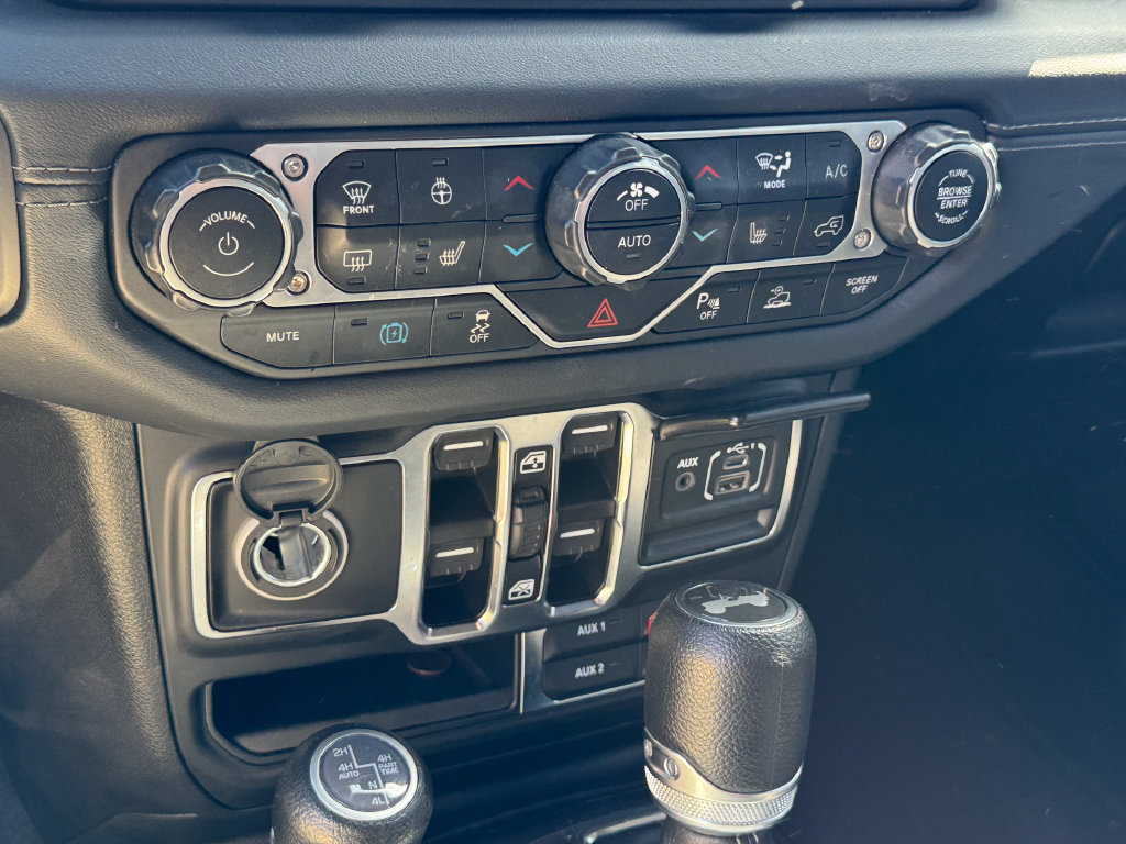 Used 2024 Jeep Wrangler Unlimited Sahara w/ Technology Group AWD/4WD image 19