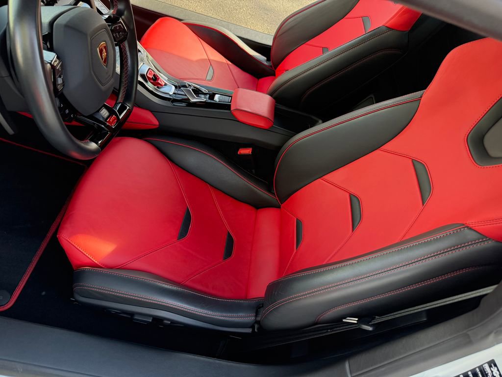 Used 2021 Lamborghini Huracan EVO RWD image 10