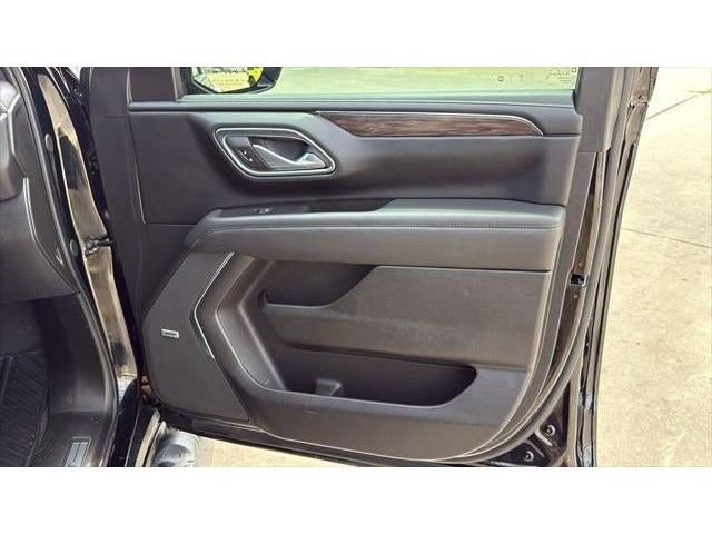 Used 2024 Chevrolet Tahoe Z71 w/ Luxury Package AWD/4WD image 35