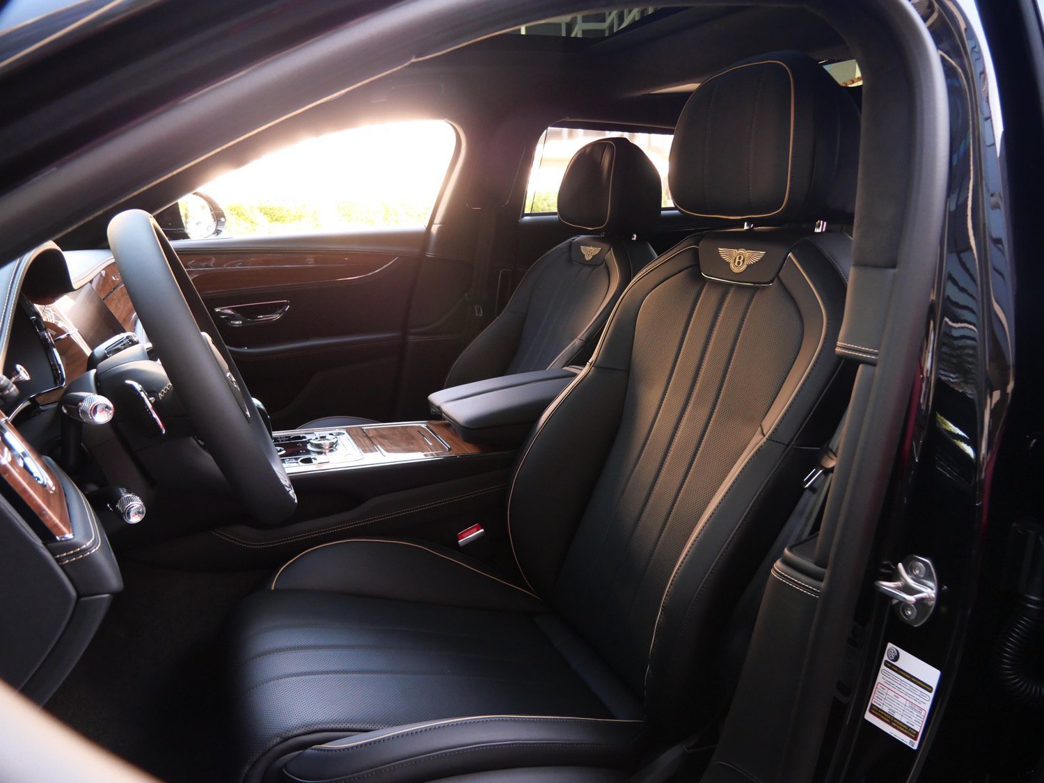 New 2026 Bentley Flying Spur V8 AWD/4WD image 16