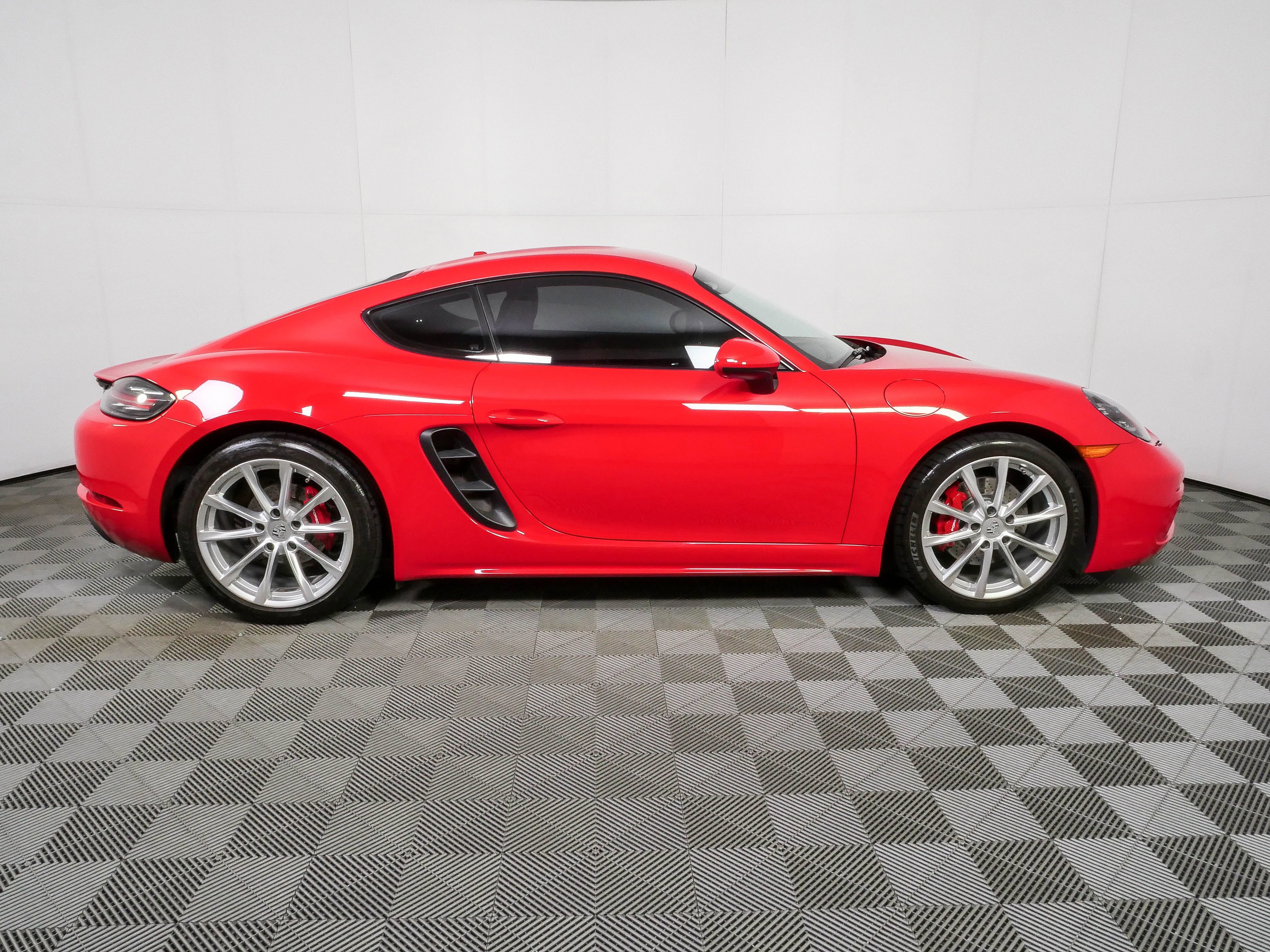 Certified 2018 Porsche 718 Cayman RWD image 26