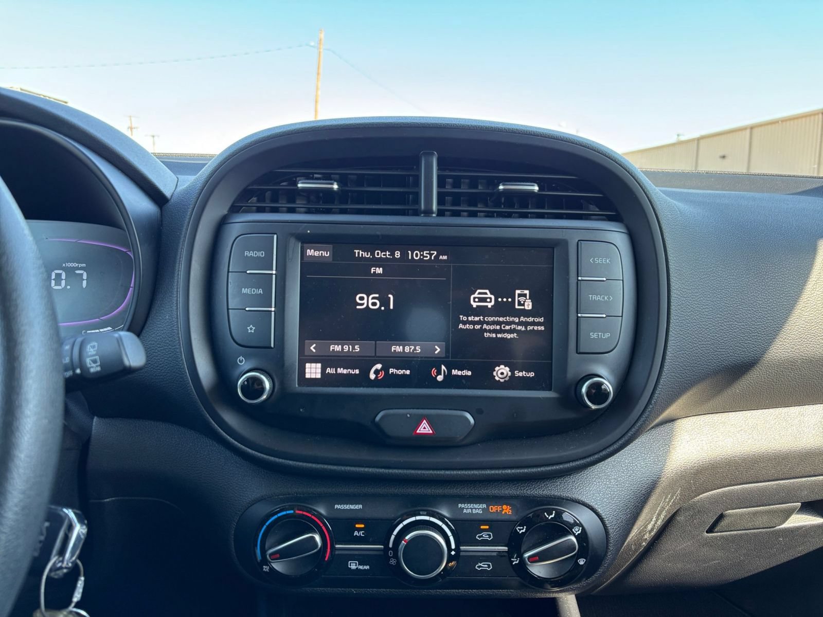 Used 2025 Kia Soul LX w/ LX Technology Package FWD image 16