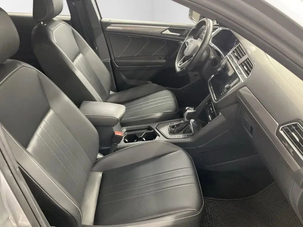 Used 2024 Volkswagen Tiguan SE R-Line image 15