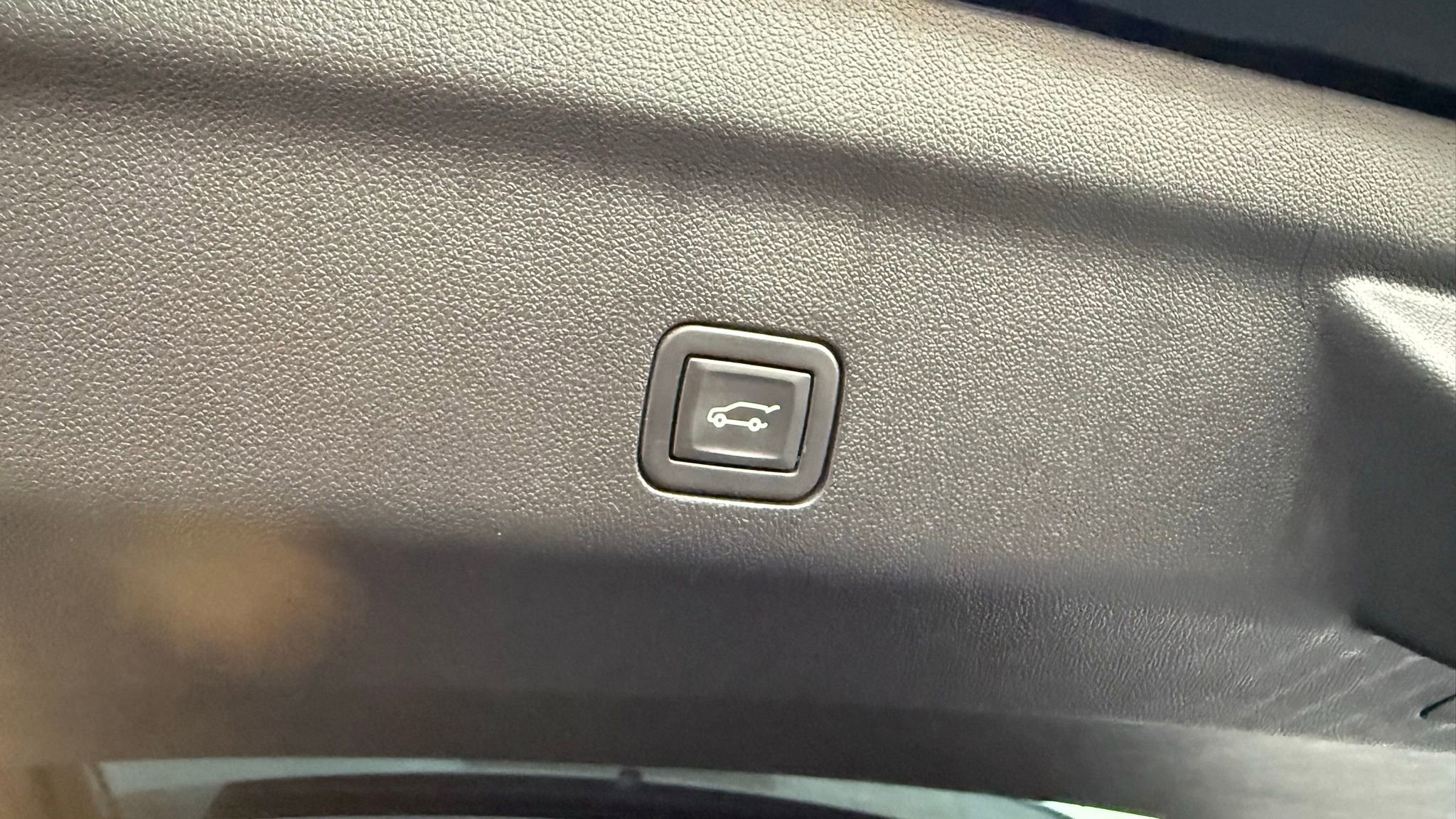 Used 2024 GMC Yukon XL Denali w/ Advanced Technology Package image 33