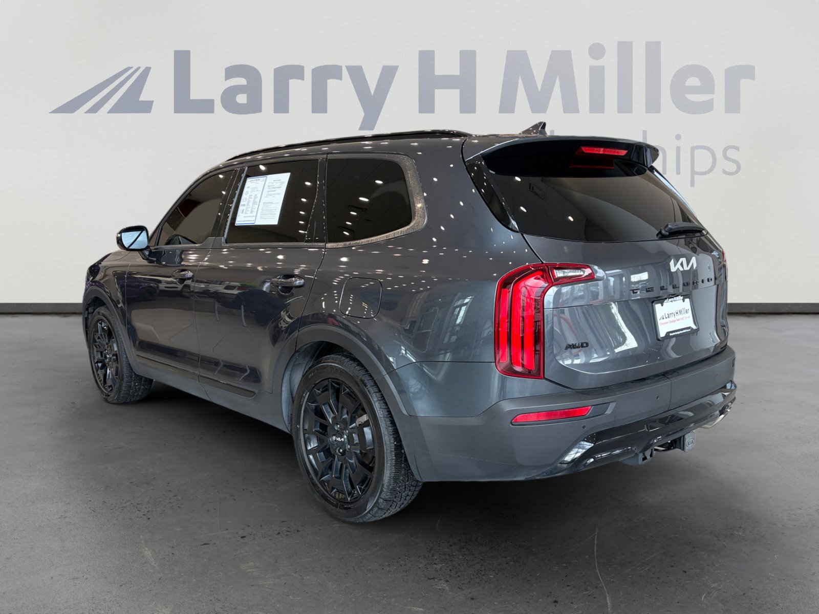 Used 2022 Kia Telluride SX w/ SX Prestige Package AWD/4WD image 3