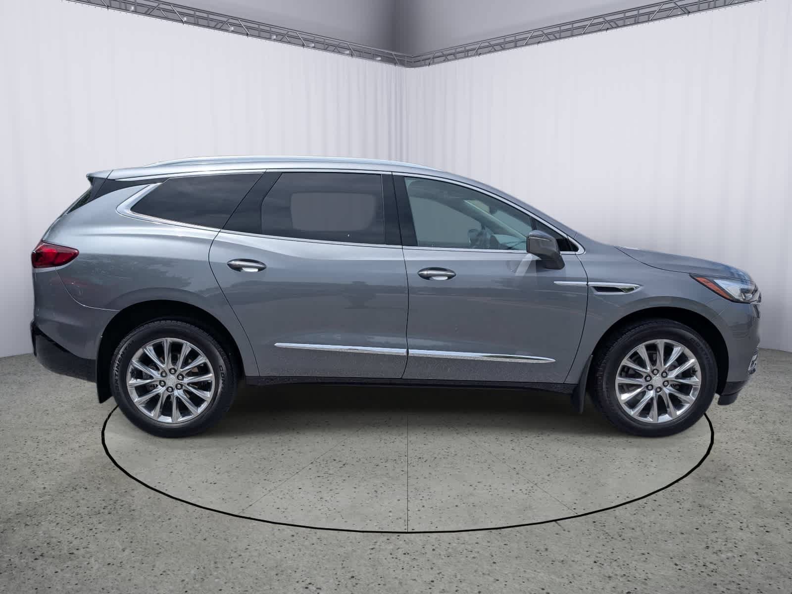 Used 2020 Buick Enclave Essence w/ Sound and Sites Package FWD image 2