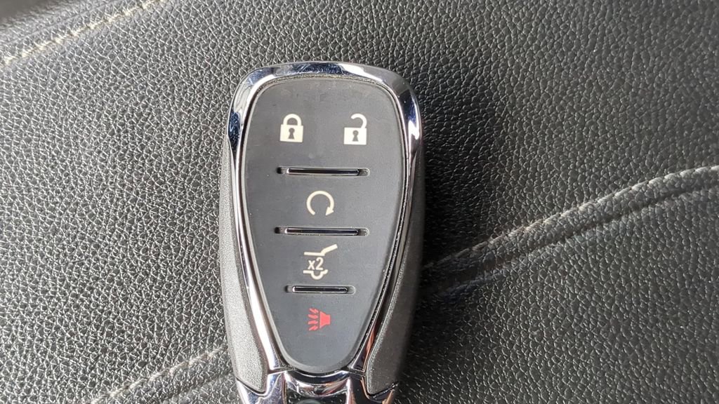 Used 2023 Chevrolet Traverse LT FWD image 26