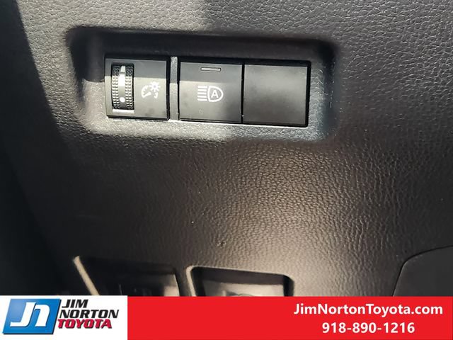 Used 2025 Toyota RAV4 XLE AWD/4WD image 22