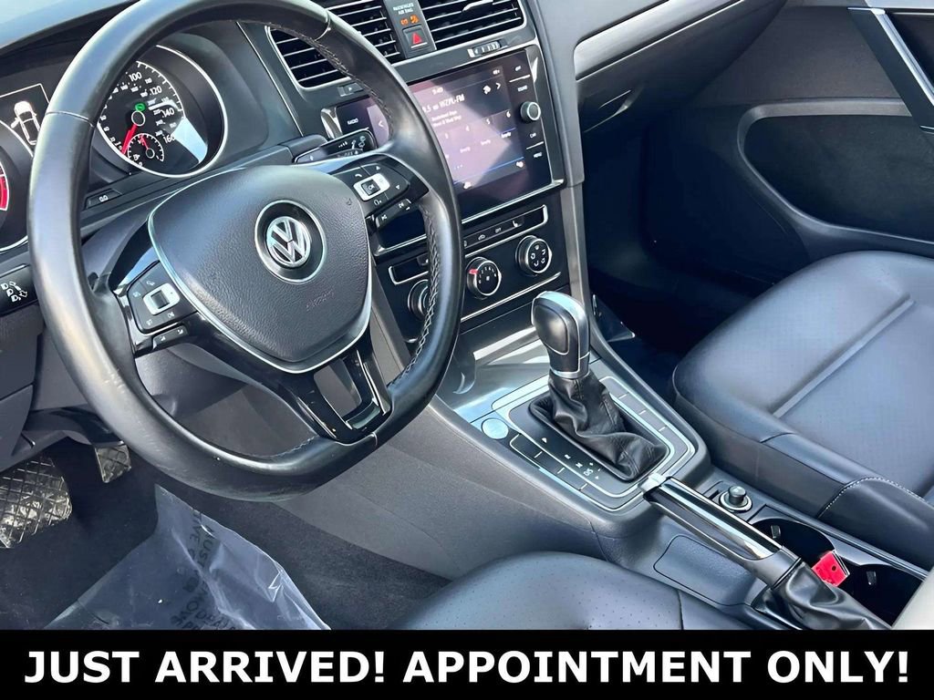 Used 2018 Volkswagen Golf SE image 11
