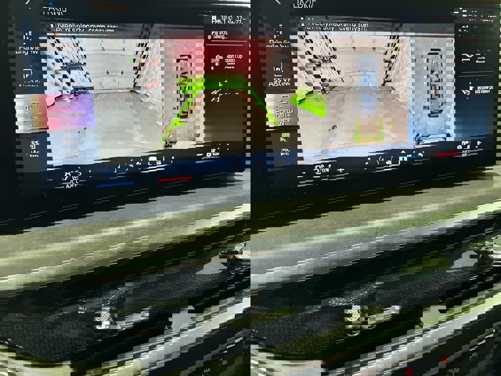 Used 2026 BMW X5 xDrive50e image 33