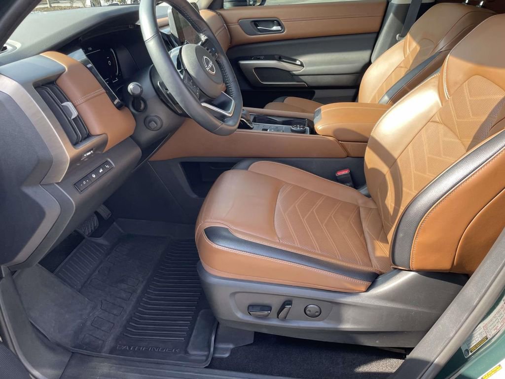 Used 2024 Nissan Pathfinder Platinum AWD/4WD image 19