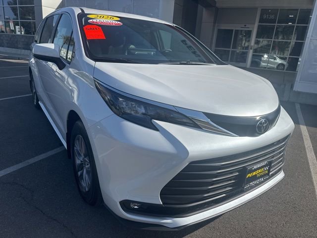 Certified 2026 Toyota Sienna XLE FWD image 4