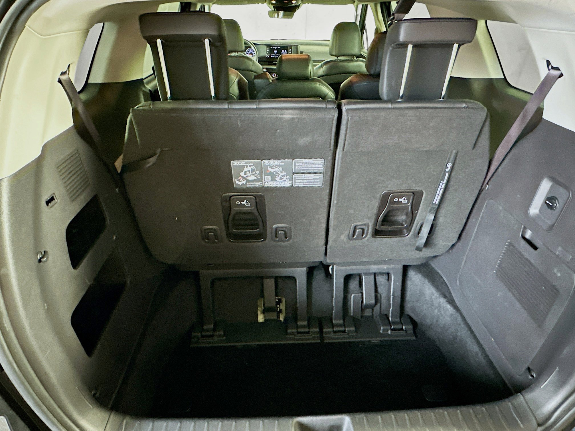 Used 2024 Kia Carnival LX image 28