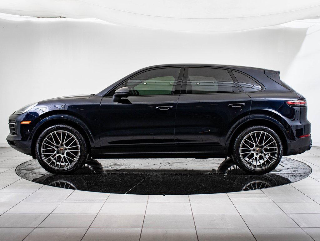 Used 2023 Porsche Cayenne Platinum Edition image 2