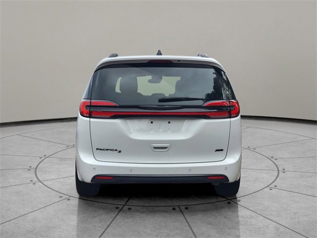 Certified 2024 Chrysler Pacifica Touring-L w/ S Appearance Package image 11