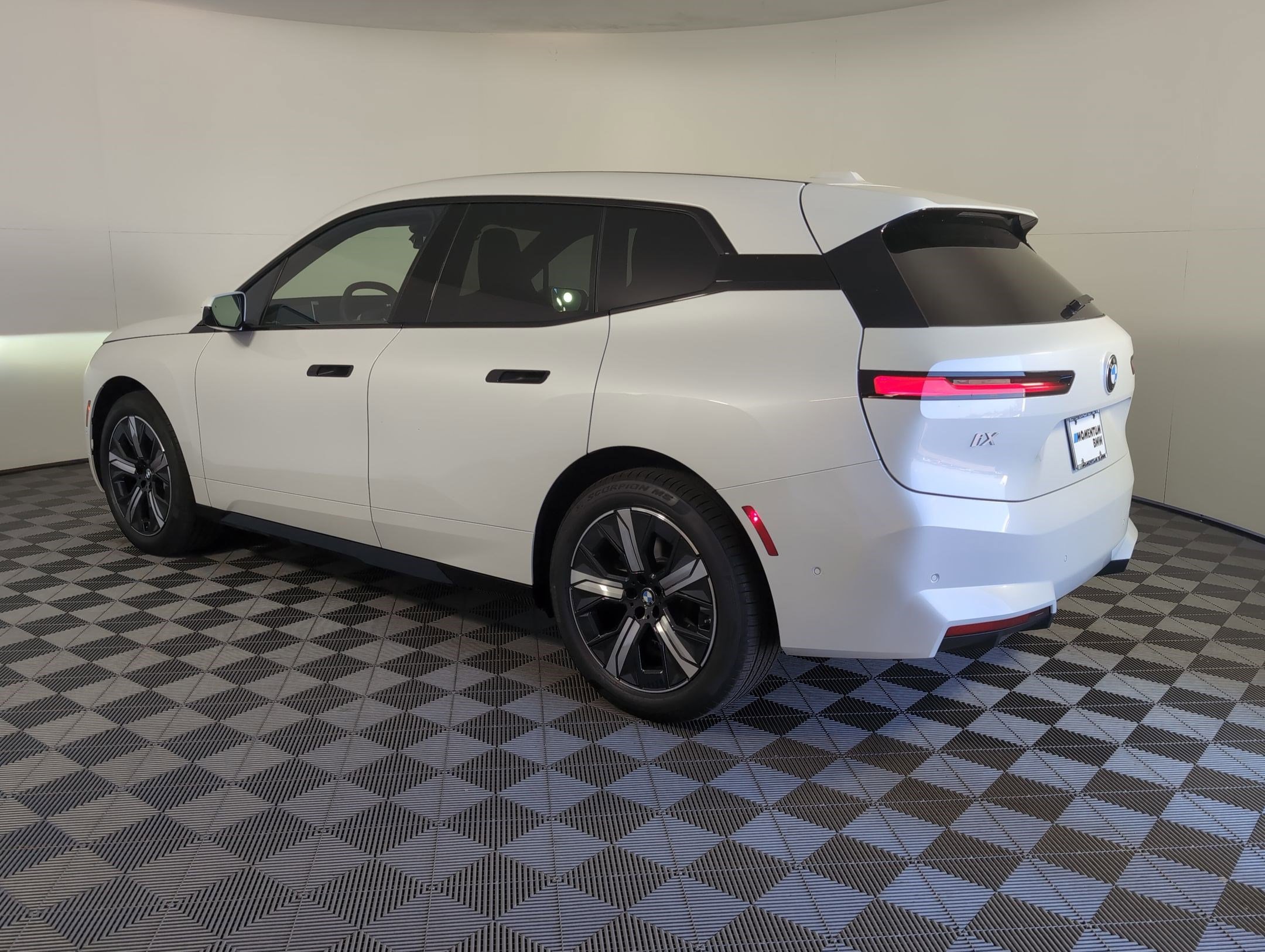 Used 2026 BMW iX xDrive45 image 3