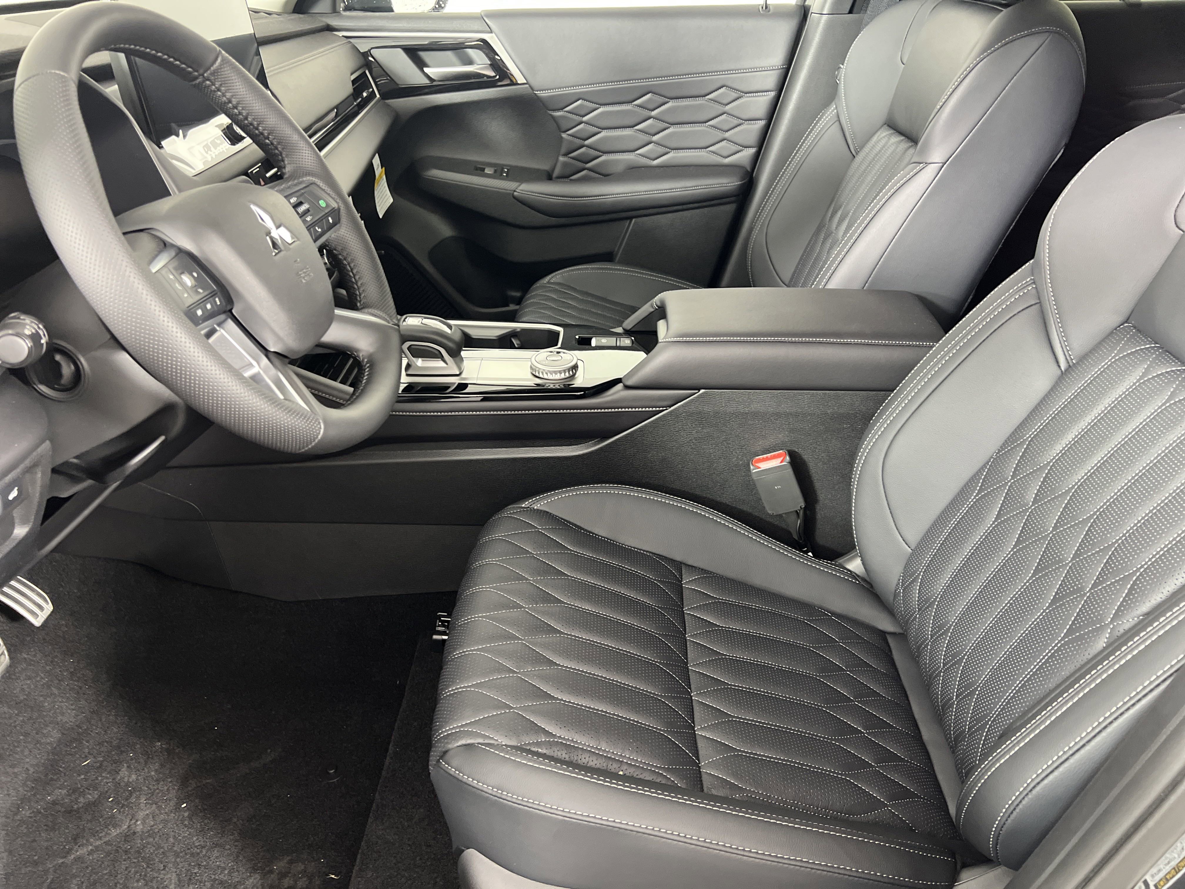 New 2025 Mitsubishi Outlander SEL image 9