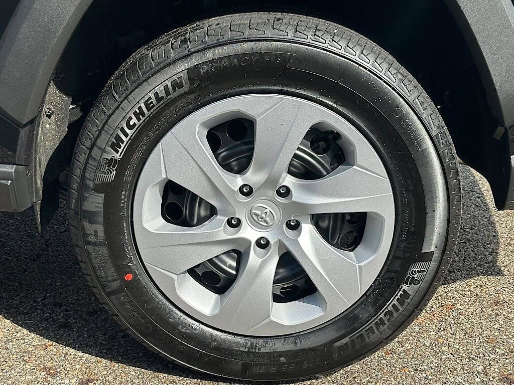 Certified 2025 Toyota RAV4 LE image 31