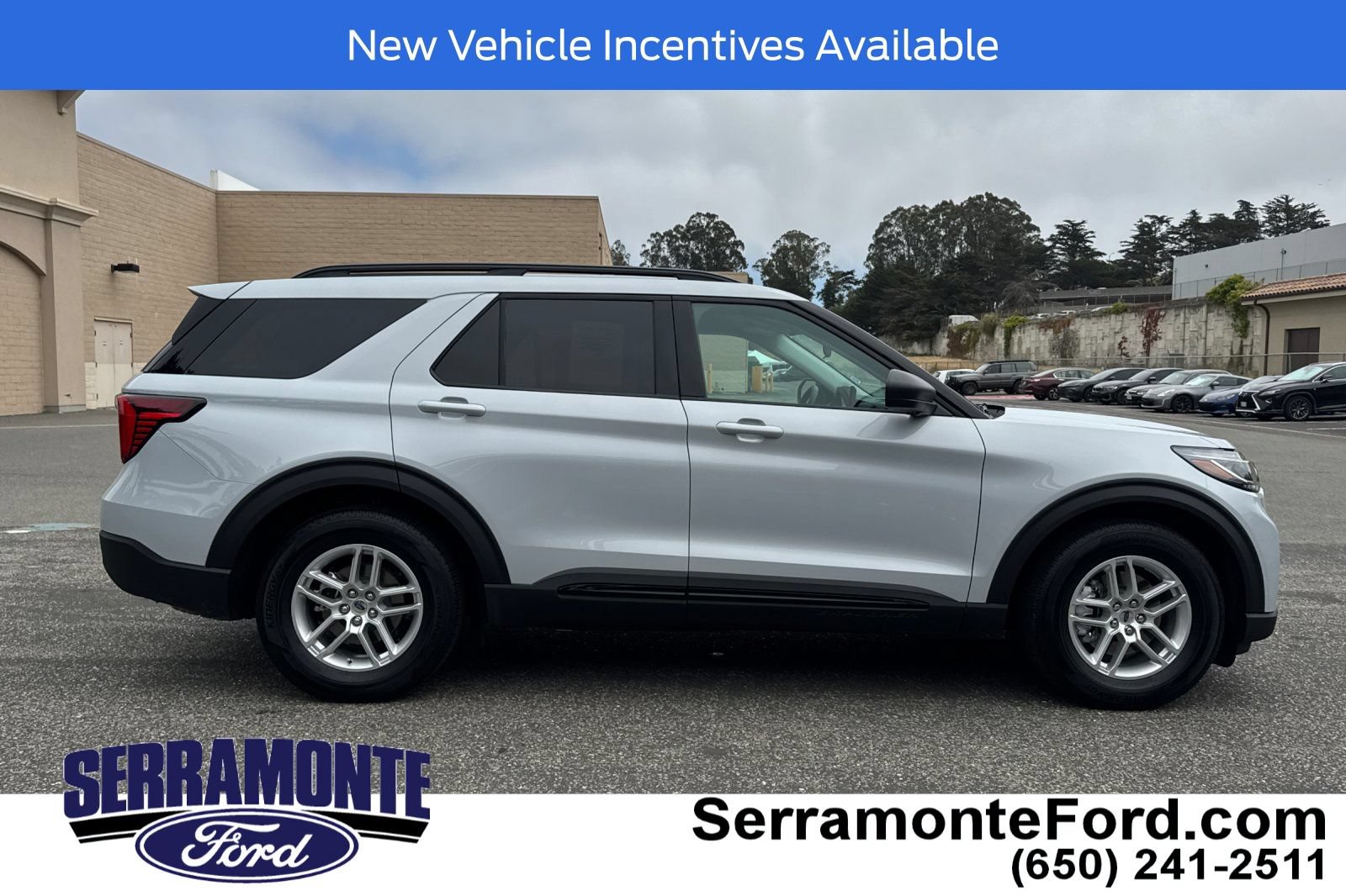 Used 2026 Ford Explorer Active RWD image 3