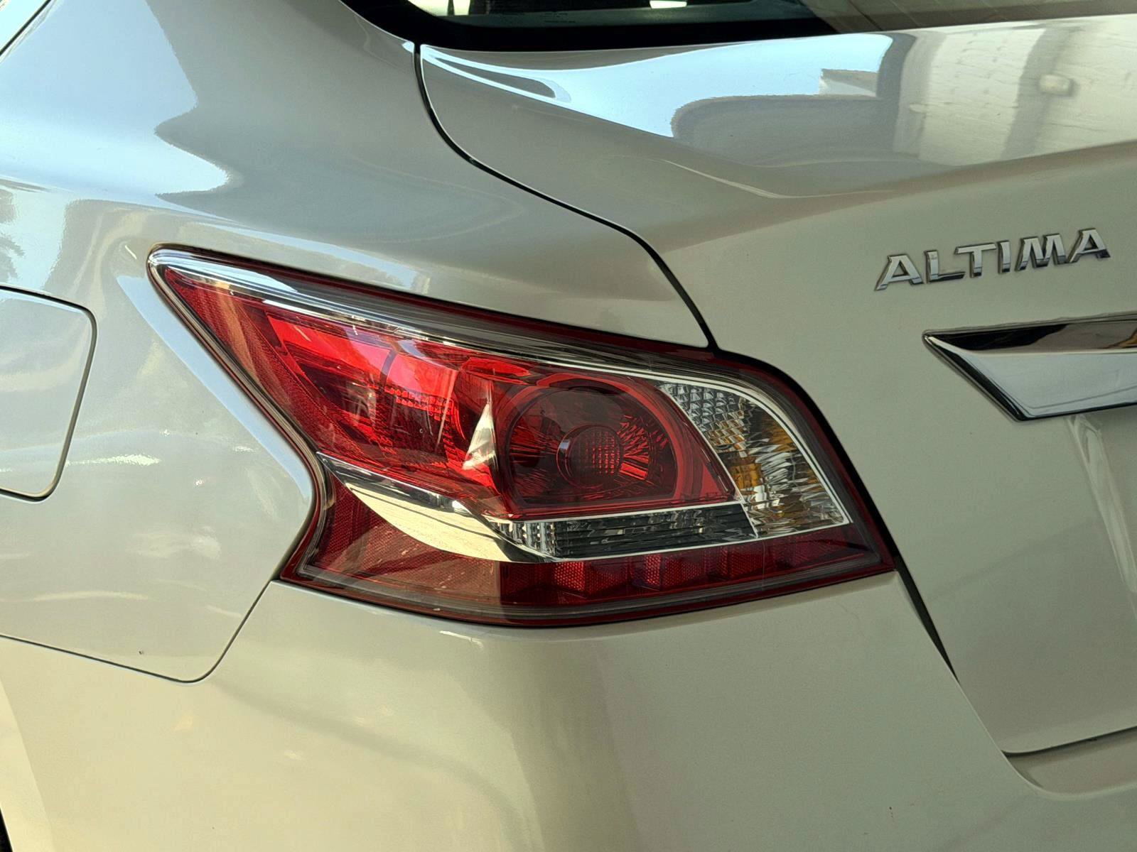 Used 2013 Nissan Altima 3.5 SV w/ Navigation Pkg FWD image 10