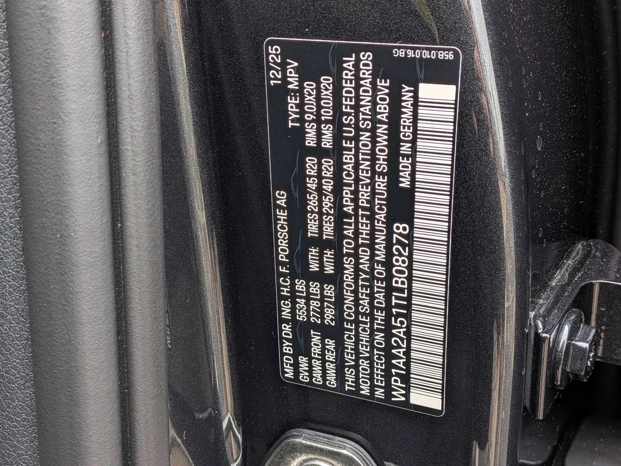 Certified 2026 Porsche Macan AWD/4WD image 38