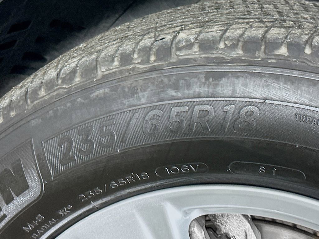 Used 2024 Toyota Highlander LE image 32