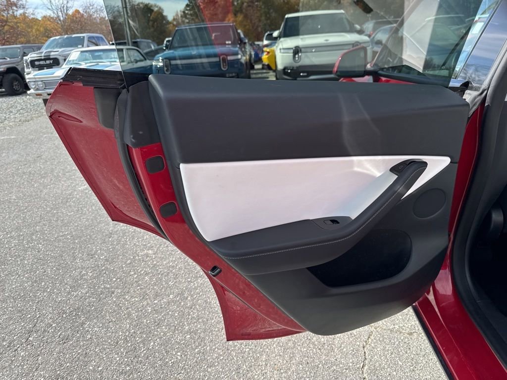 Used 2021 Tesla Model Y Long Range image 30