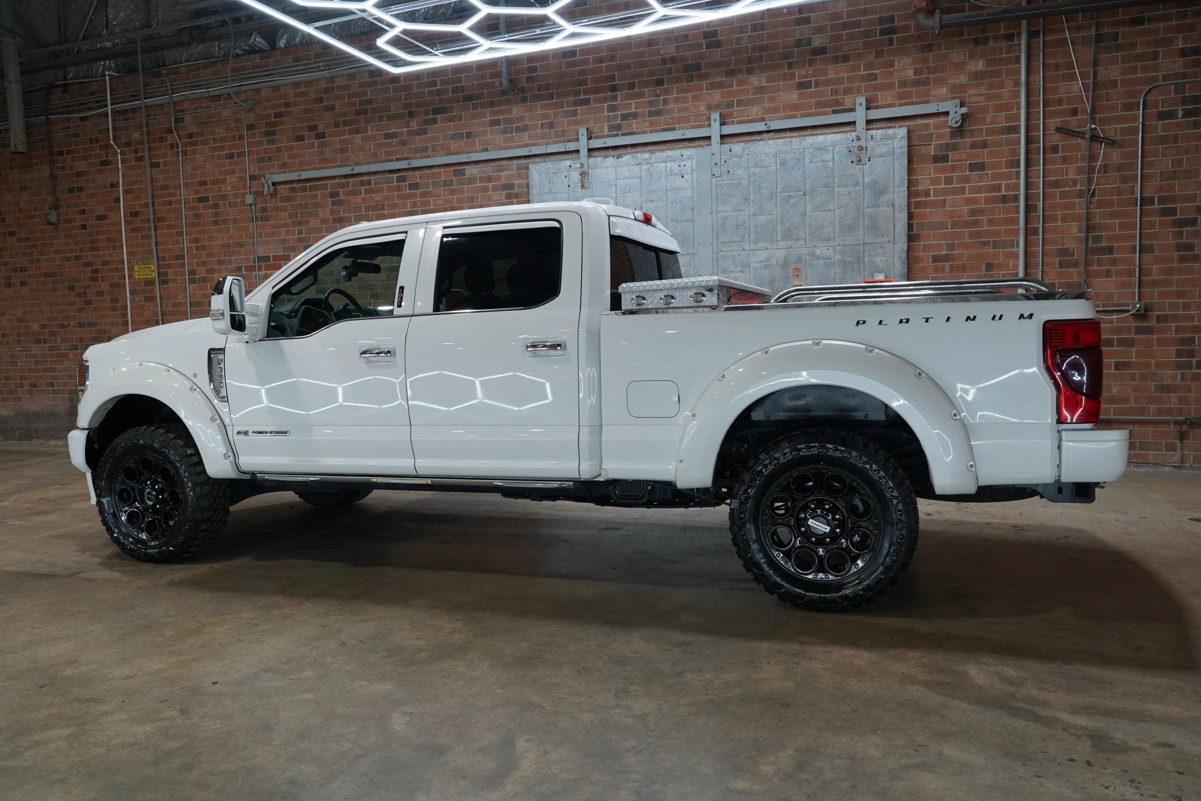 Used 2020 Ford F350 Platinum w/ FX4 Off-Road Package image 9