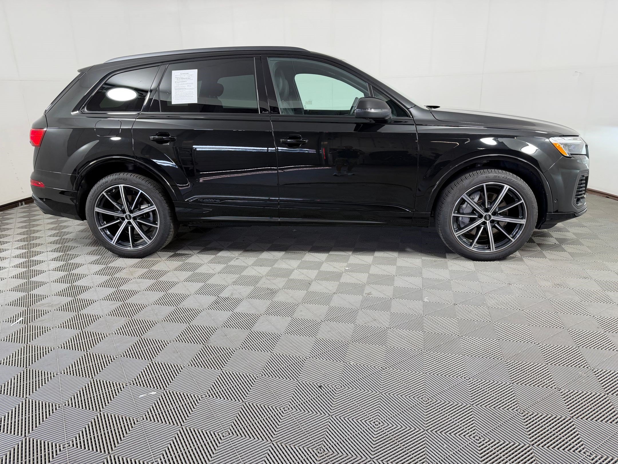 Used 2025 Audi Q7 2.0T Premium Plus w/ Premium Plus Package AWD/4WD image 8