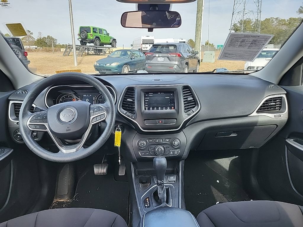 Certified 2019 Jeep Cherokee Latitude w/ Popular Appearance Group image 3