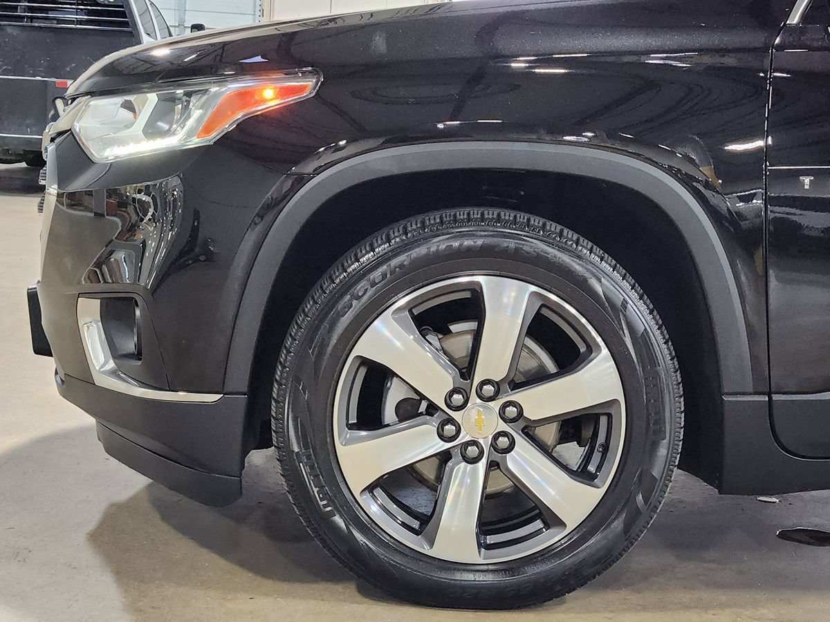 Used 2019 Chevrolet Traverse LT w/ LT Premium Package AWD/4WD image 5