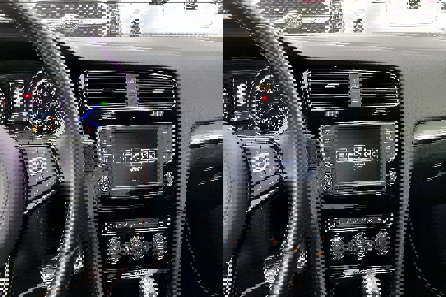 Used 2017 Volkswagen Golf R 4-Door image 6