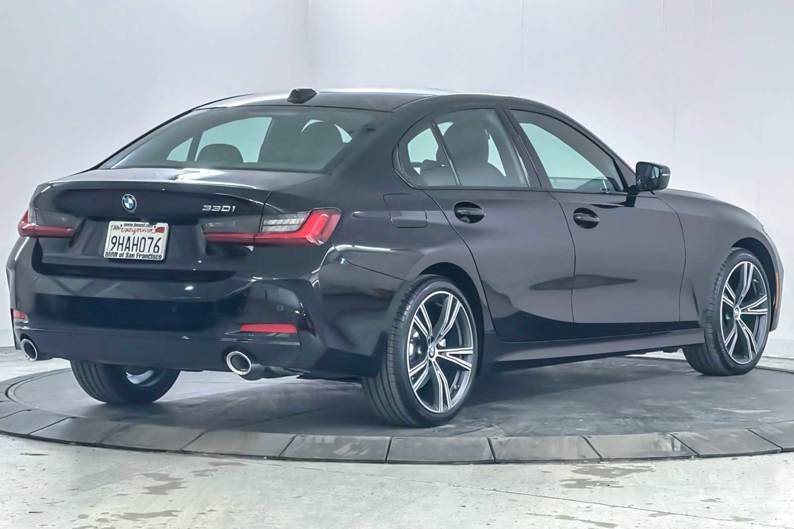 Used 2023 BMW 330i Sedan w/ Premium Package image 2