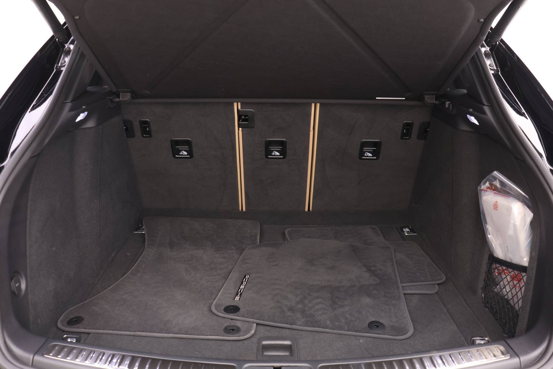 Used 2025 Porsche Macan image 20