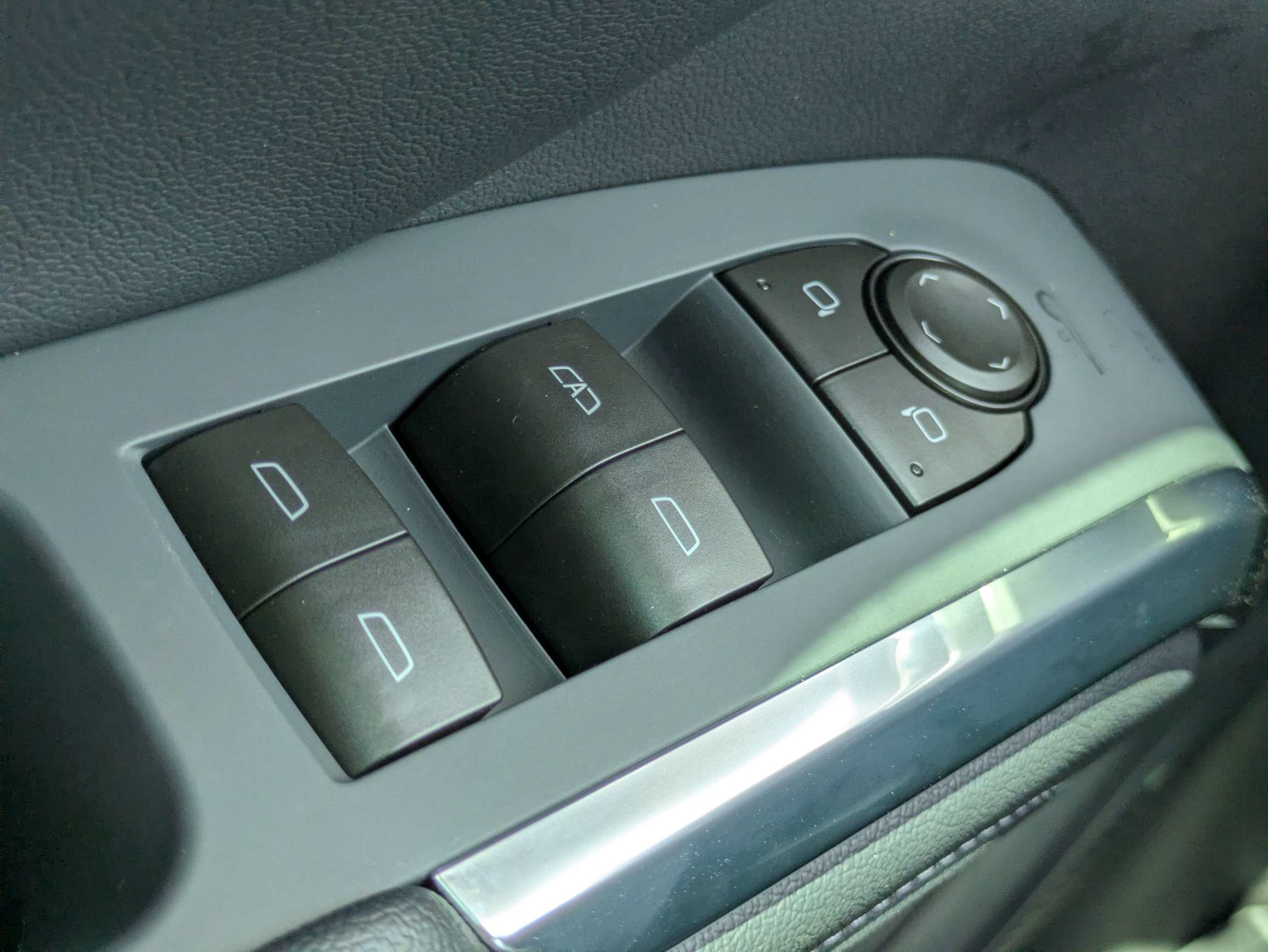 New 2027 Chevrolet Traverse LT w/ Driver Confidence Package FWD image 15