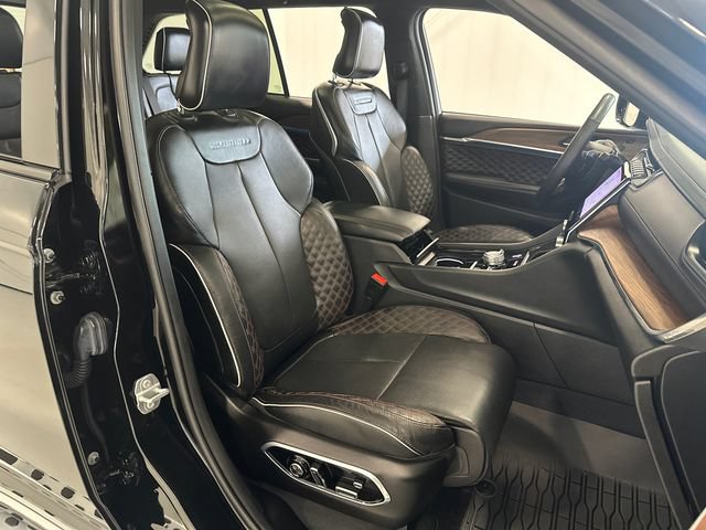 Used 2023 Jeep Grand Cherokee Summit AWD/4WD image 31