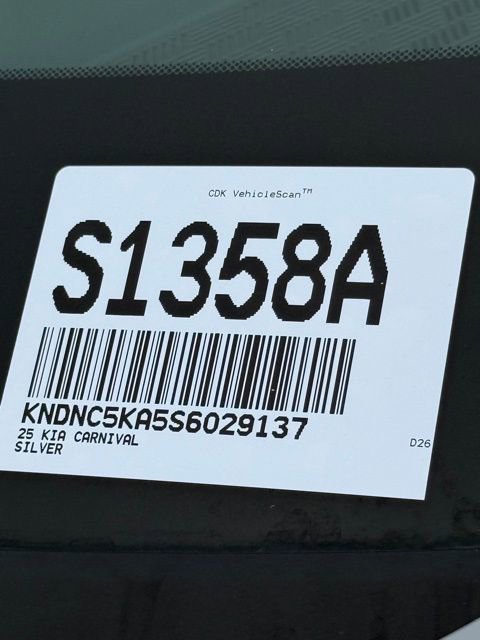 Used 2025 Kia Carnival EX FWD image 35