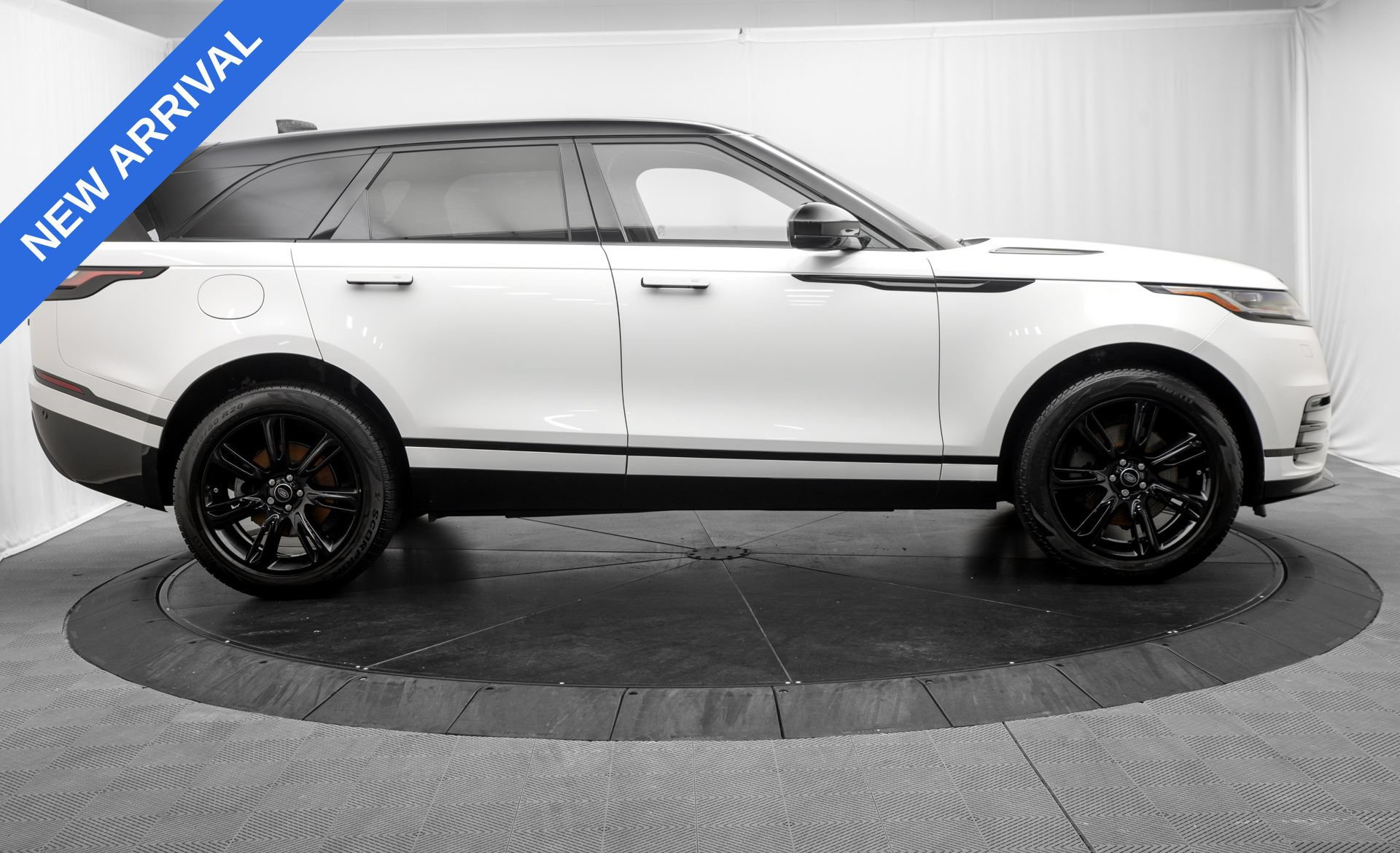 Used 2022 Land Rover Range Rover Velar R-Dynamic S AWD/4WD image 8