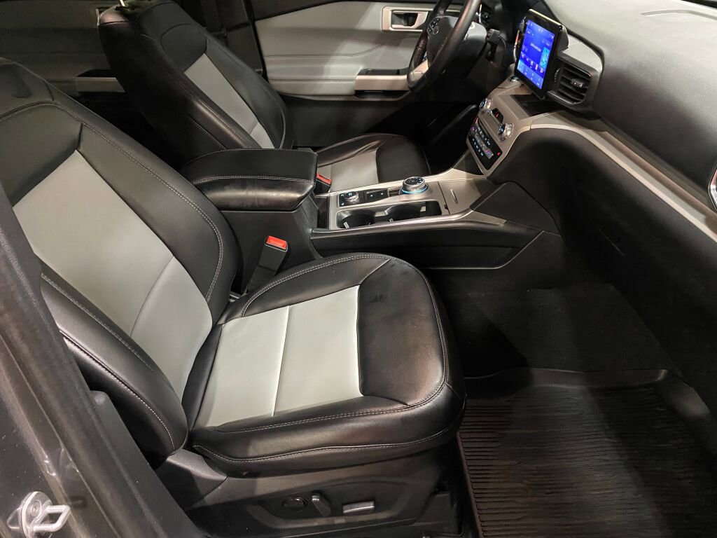 Used 2023 Ford Explorer XLT w/ Equipment Group 202A image 24