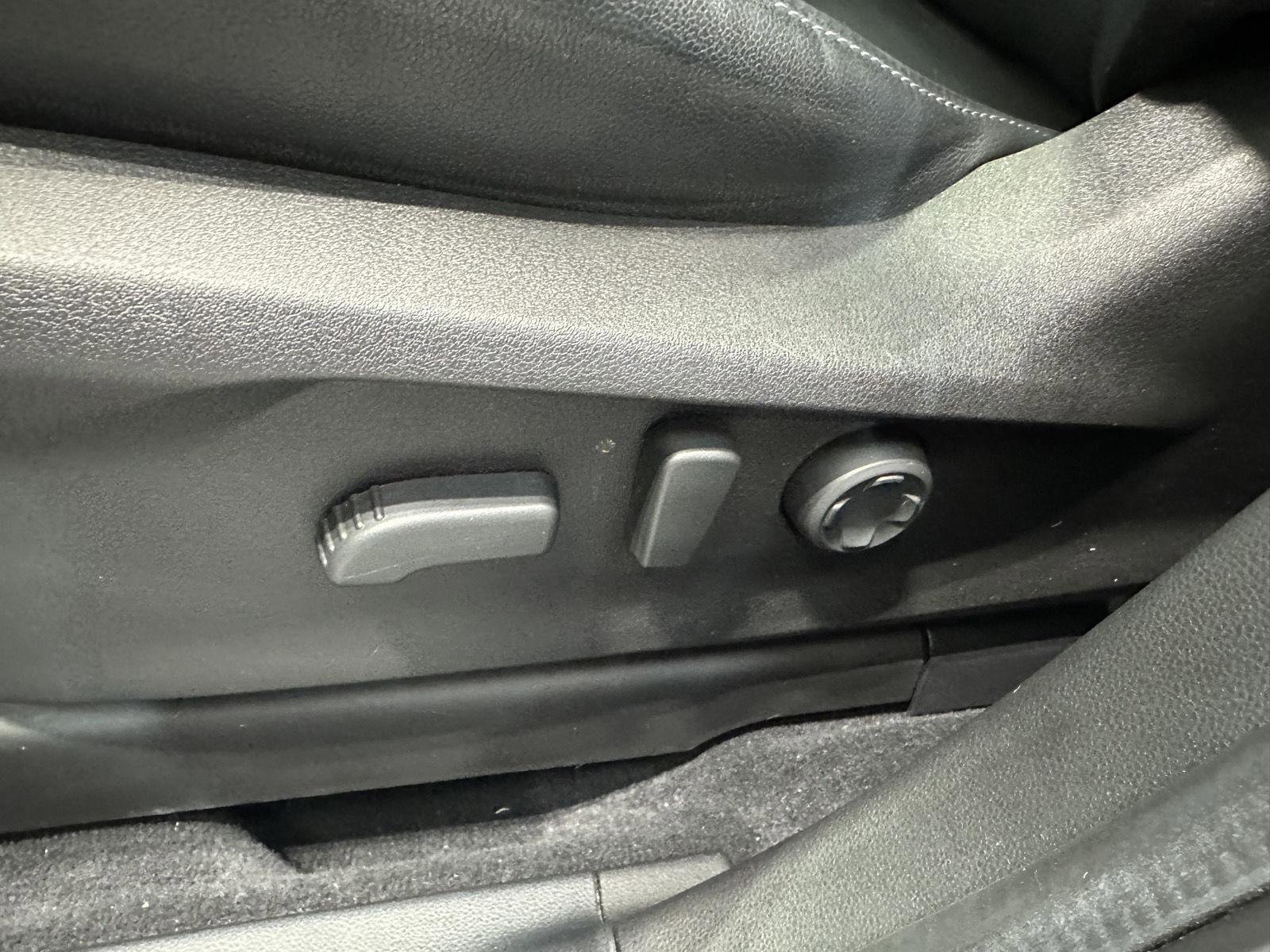 Used 2023 Subaru Ascent Touring AWD/4WD image 17
