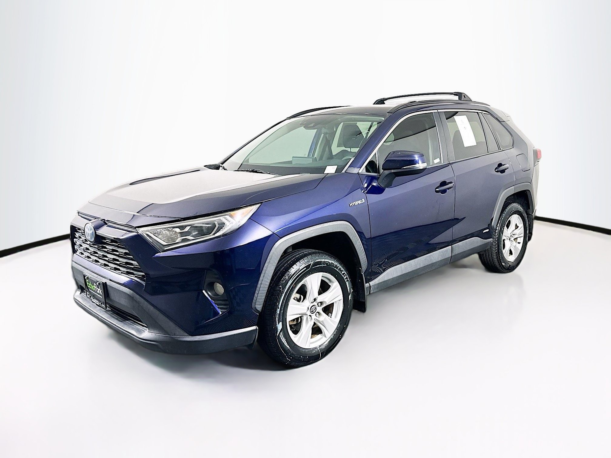 Used 2020 Toyota RAV4 XLE w/ Convenience Package AWD/4WD image 3