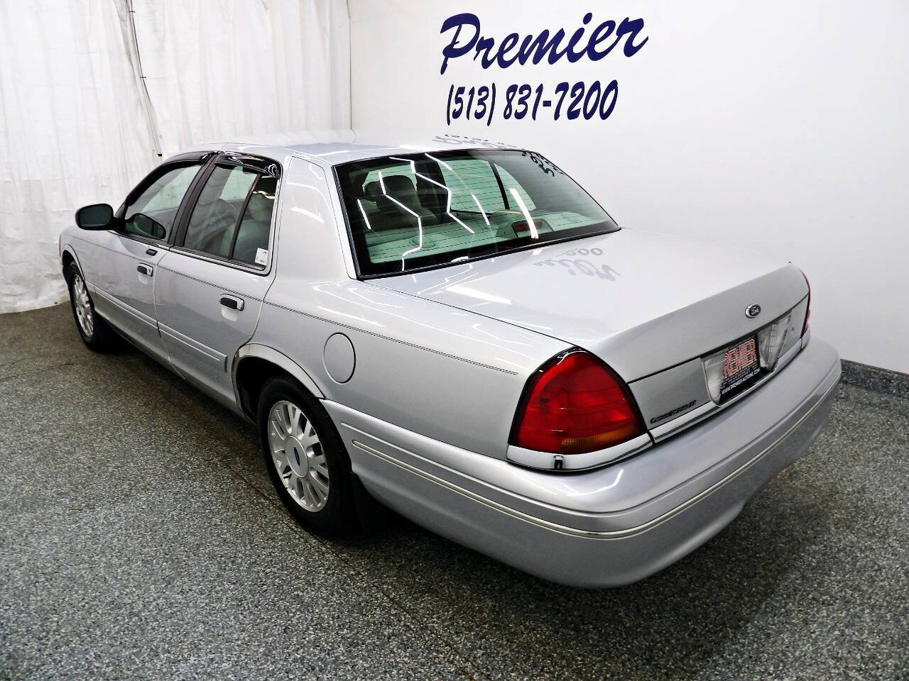 Used 2003 Ford Crown Victoria LX RWD image 4