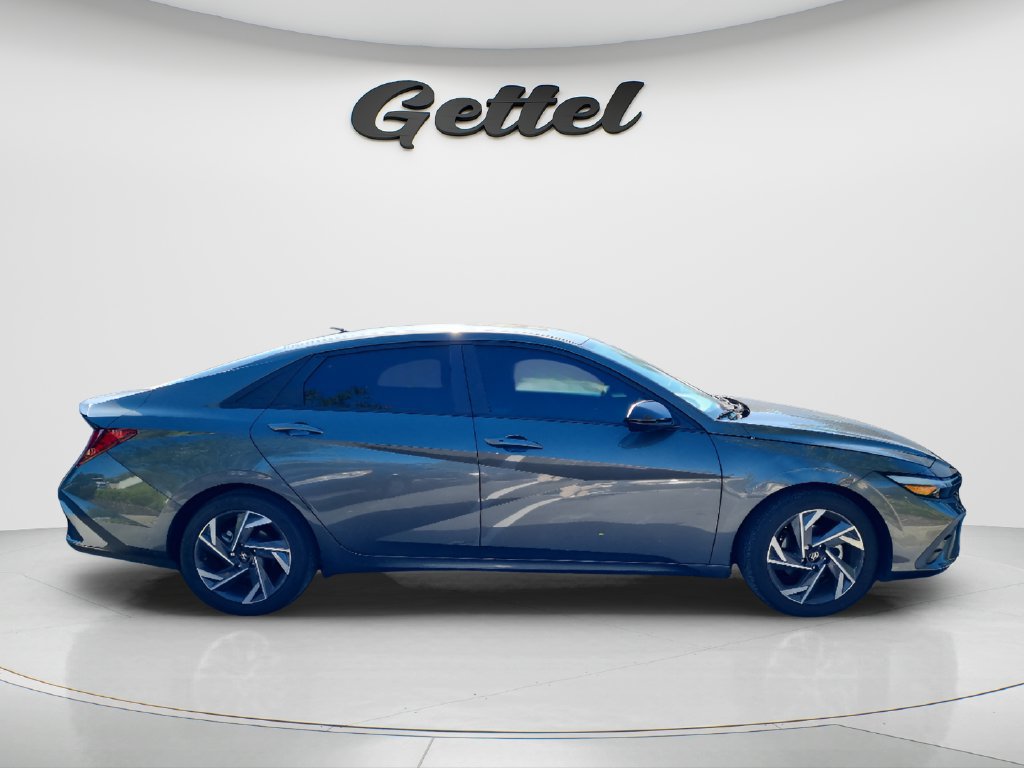 Used 2025 Hyundai Elantra Sport FWD image 4