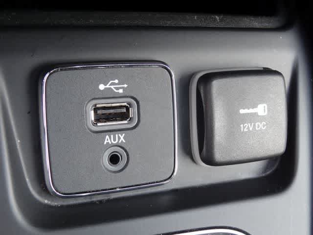 Used 2019 Jeep Cherokee Latitude w/ Popular Appearance Group AWD/4WD image 12